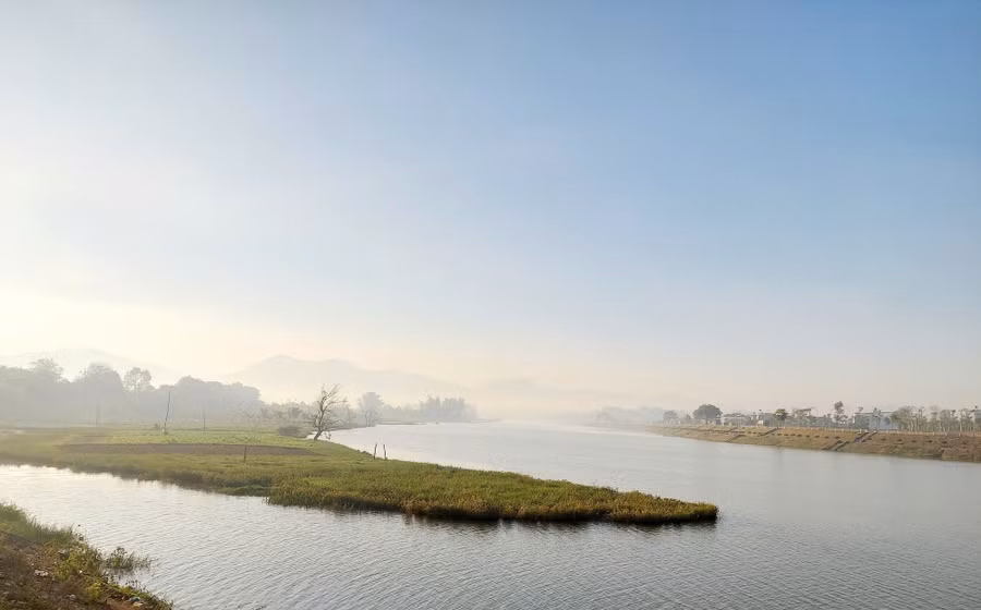 Sông Đăk Bla đẹp mơ màng trong một sớm mai