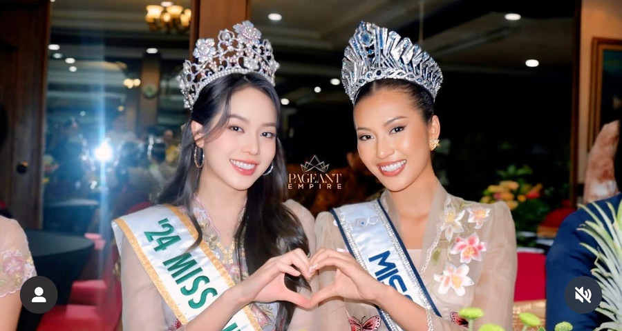 Thanh Thủy bên đương kim Miss Cosmo Ketut Permata Juliastrid. Thanh Thủy bên đương kim Miss Cosmo Ketut Permata Juliastrid.