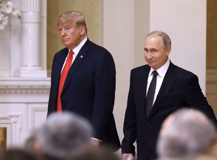 Tổng thống Donald Trump và Tổng thống Vladimir Putin trong cuộc gặp năm 2018. Ảnh: Bloomberg