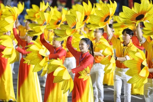 Chất lượng sống của cư dân đô thị TP HCM ngày càng được nâng cao Ảnh: HOÀNG TRIỀU