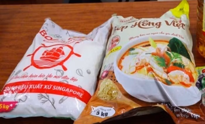 Mì chính có dấu hiệu làm giả được cơ quan công an phát hiện. (Ảnh: CACC)