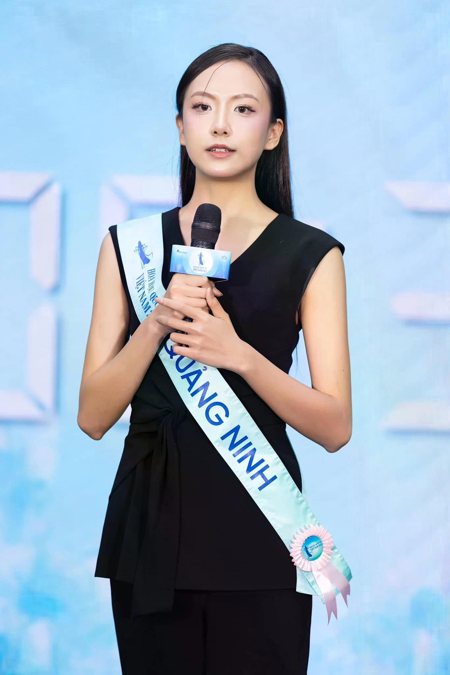 Mỹ Ngân hiện là người mẫu, thường xuyên xuất hiện trên sàn diễn của nhiều nhà thiết kế nổi tiếng. Người đẹp chia sẻ với kinh nghiệm từ hai cuộc thi trước đó, cô không đặt nặng áp lực và đã sẵn sàng tiếp tục hành trình phát triển bản thân ở cuộc thi năm nay