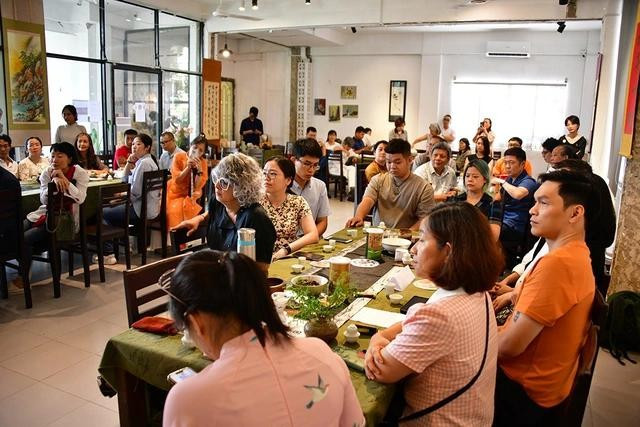 Nhóm Uống trà đi giao lưu cùng bạn trà từ Đài Loan với chủ đề Chân vị lưu hương Nhóm Uống trà đi giao lưu cùng bạn trà từ Đài Loan với chủ đề Chân vị lưu hương