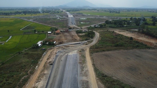 Dự án đường bộ cao tốc Khánh Hòa - Buôn Ma Thuột có tổng chiều dài 117,5 km, có tổng mức đầu tư 21.935 tỉ đồng. Dự án đường bộ cao tốc Khánh Hòa - Buôn Ma Thuột có tổng chiều dài 117,5 km, có tổng mức đầu tư 21.935 tỉ đồng.