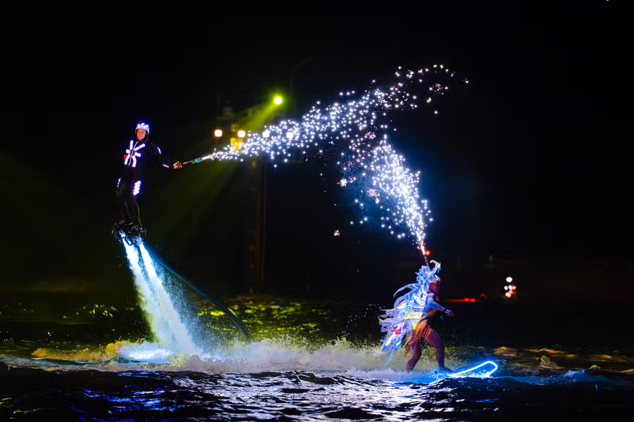 Đội hình jetski trình diễn đạt kỷ lục thế giới