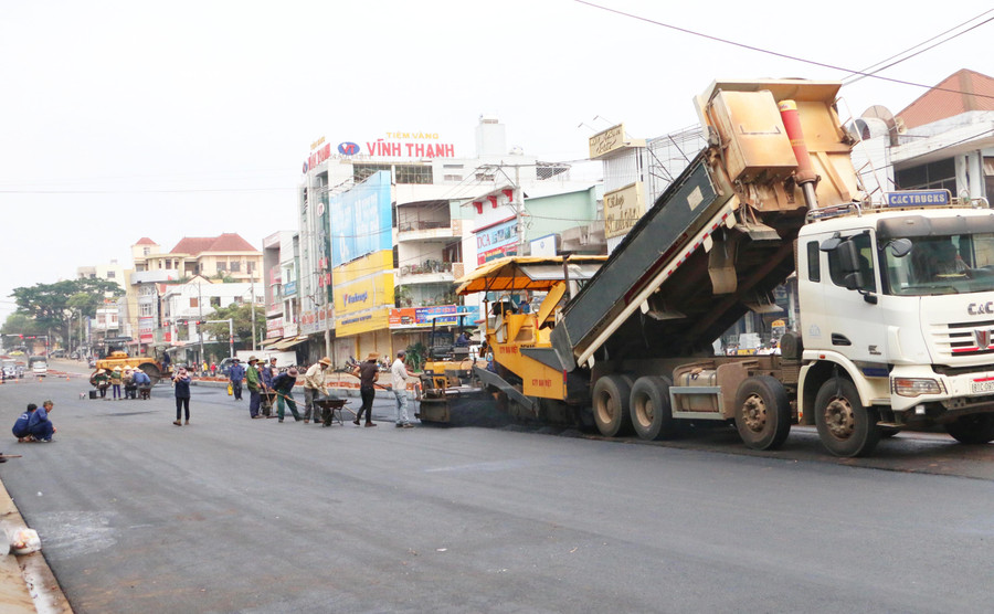 Hạ tầng đô thị Pleiku ngày càng được đầu tư hoàn thiện. Ảnh: Q.T ha-tang-do-thi-pleiku-ngay-cang-duoc-dau-tu-hoan-thien.jpg