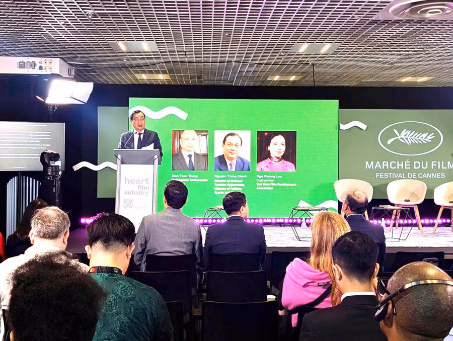 Cục trưởng Cục Du lịch Quốc gia Việt Nam Nguyễn Trùng Khánh giới thiệu tiềm năng điểm đến, những bối cảnh đặc biệt của Việt Nam tại sự kiện. (Ảnh: Cục Du lịch Quốc gia)