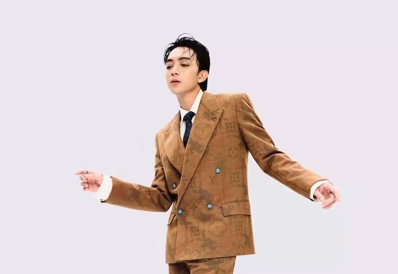 Nam ca sỹ vừa được vinh danh Gương mặt trẻ Việt Nam tiêu biểu năm 2024. (Ảnh: FBNV)