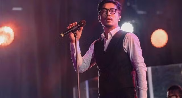 Thị trường hiện rất sôi động với loạt liveshow sắp diễn ra của các ca sĩ: Uyên Linh, Vũ., Hồng Nhung...