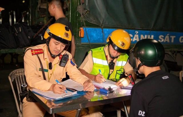 Hành vi chở hai người trên máy gây tai nạn giao thông bị phạt từ 10 - 14 triệu đồng Hành vi chở hai người trên máy gây tai nạn giao thông bị phạt từ 10 - 14 triệu đồng