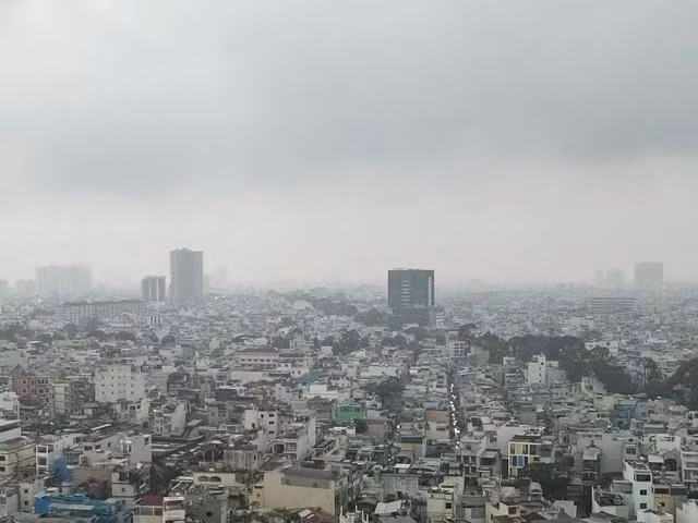 Trời nhiều mây và sương mù dày đặc