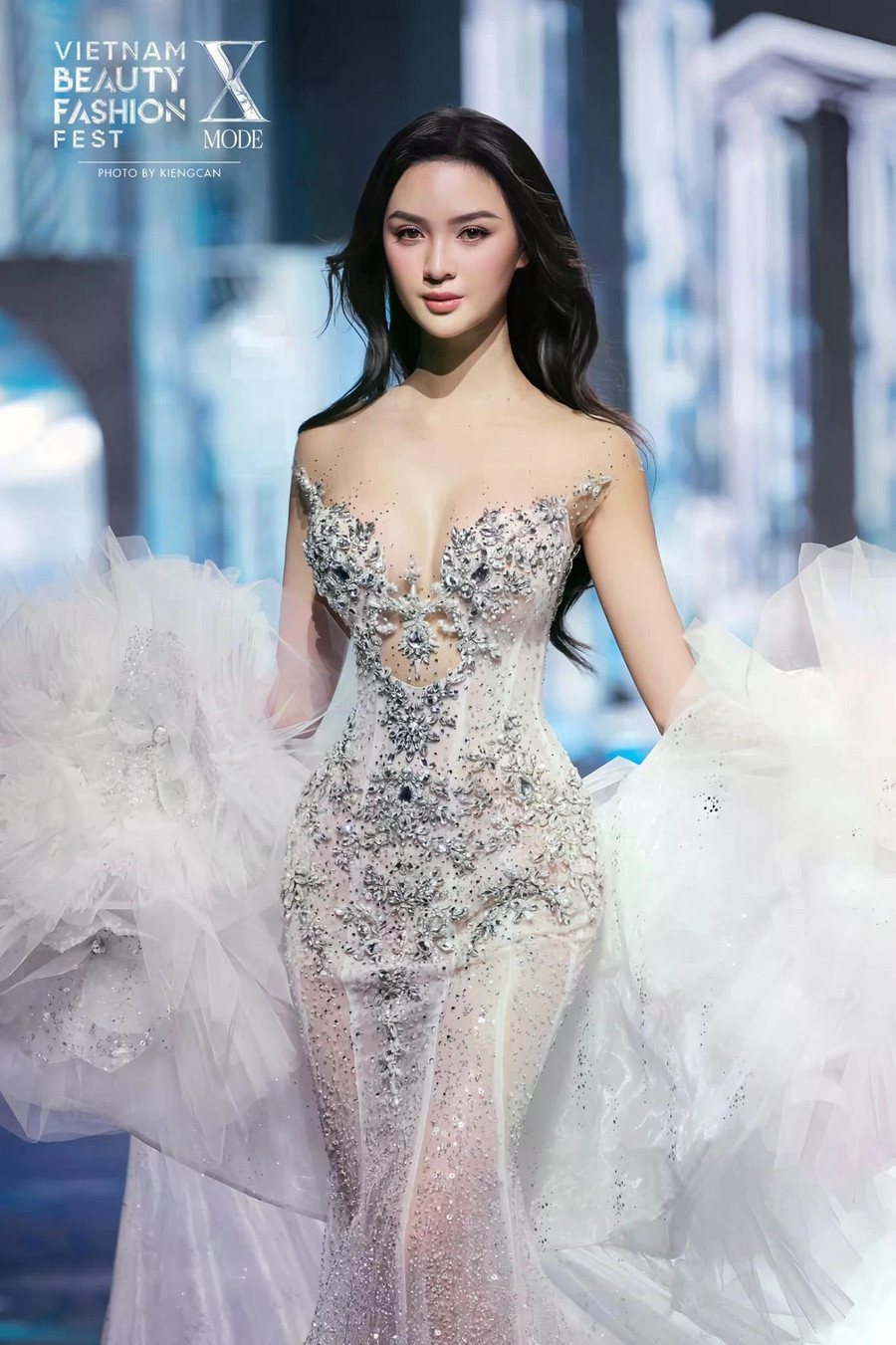 Nguyễn Thị Cẩm Ly (sinh năm 2003, quê Đắk Lắk) cũng gây ấn tượng tại cuộc thi Hoa hậu Quốc gia Việt Nam 2024 bởi nhan sắc xinh đẹp, vóc dáng quyến rũ. Người đẹp sở hữu nụ cười rạng rỡ, gương mặt sáng sân khấu, kỹ năng trình diễn tự tin