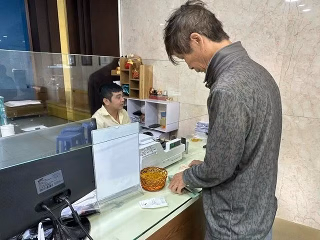 Khách mua 1 chỉ vàng miếng SJC