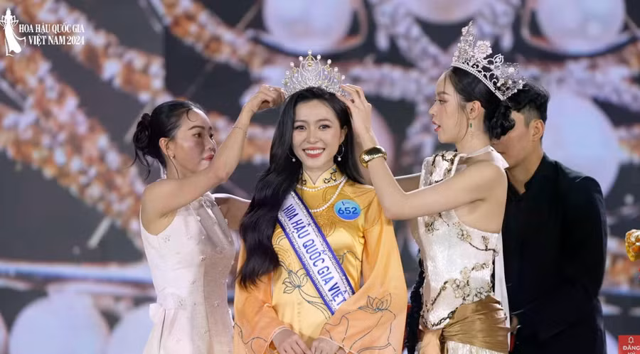 Nguyễn Ngọc Kiều Duy vỡ òa trong phút đăng quang