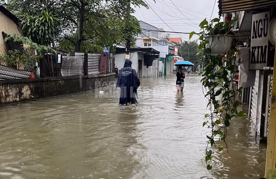 Đường Dương Văn An nước ngập sâu