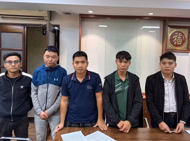 5 người bị Công an TP Hà Nội tạm giữ. Ảnh: Công an TP Hà Nội