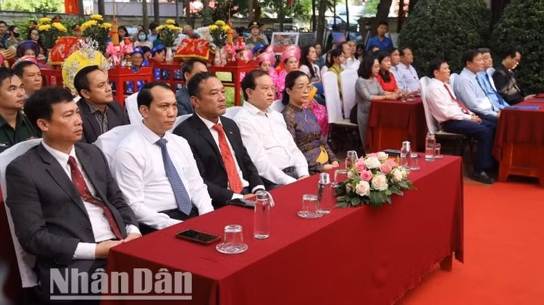 Các đại biểu dự lễ Giỗ Tổ Vua Hùng.