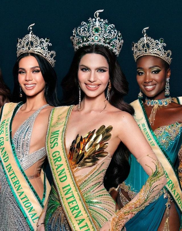 Christine Juliane Opiaza (trái) từng thi Hoa hậu Hòa bình Quốc tế 2024 và giành ngôi á hậu 1 Christine Juliane Opiaza (trái) từng thi Hoa hậu Hòa bình Quốc tế 2024 và giành ngôi á hậu 1