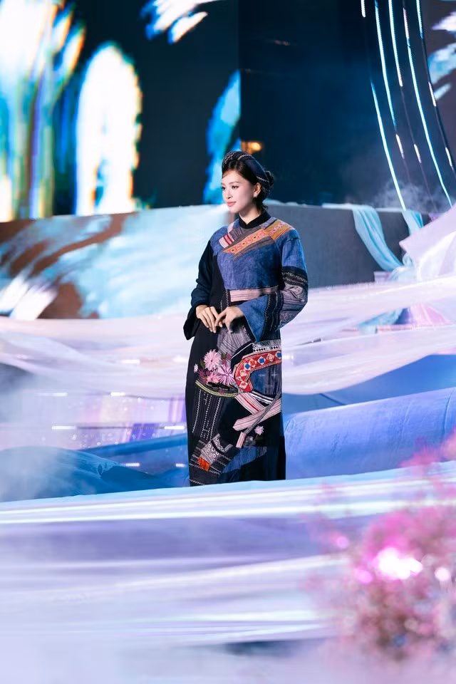 Tiểu Vy vẫn luôn rạng rỡ