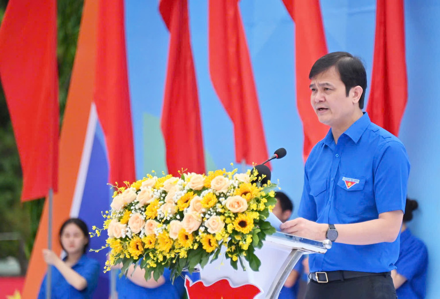 Bí thư thứ nhất Trung ương Đoàn Bùi Quang Huy phát biểu ra quân Chiến dịch Thanh niên tình nguyện hè. Ảnh: Đ.T bi-thu-thu-nhat-trung-uong-doan-bui-quang-huy-phat-bieu-ra-quan-chien-dich-thanh-nien-tinh-nguyen-he-anh-dt.jpg