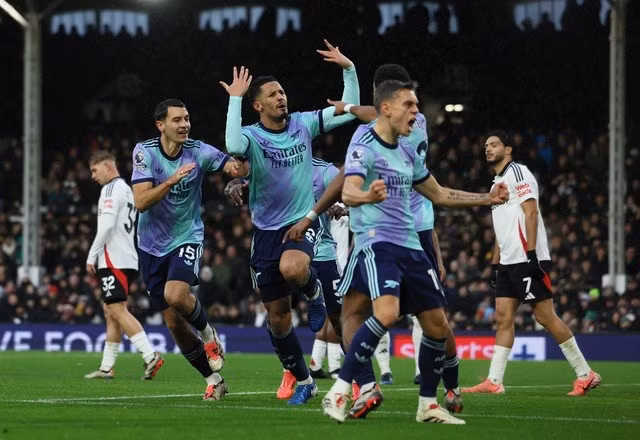 William Salaiba ghi bàn cho Arsenal sau quả phạt góc