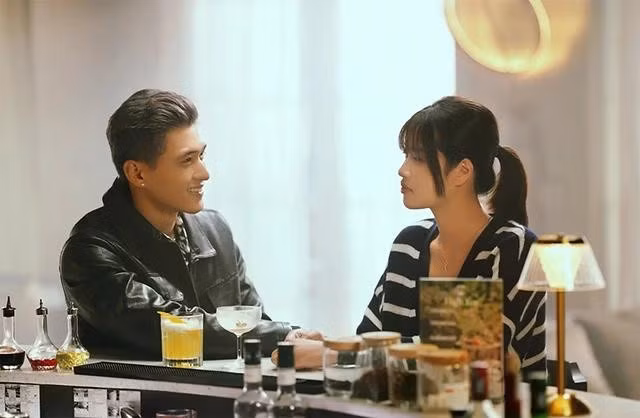 Cảnh trong phim Nụ hôn bạc tỷ