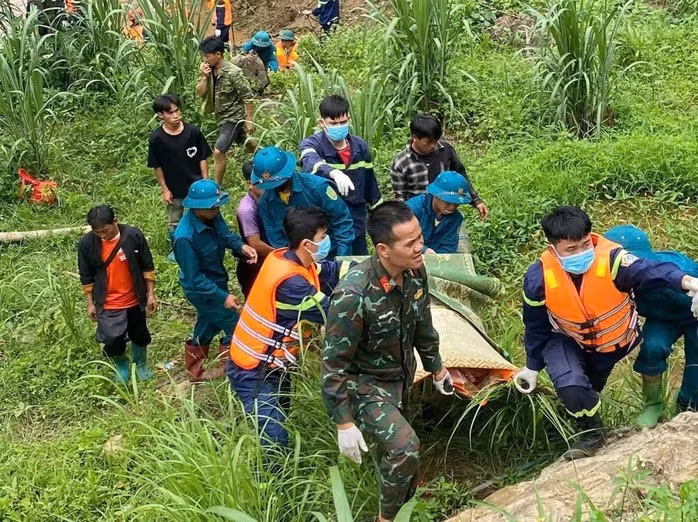 Lực lượng chức năng tìm thấy thi thể chị D.. Ảnh: MXH