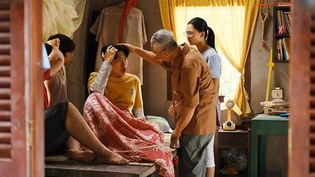 Kính vạn hoa "gặp khó" trên đường đua phim chiếu rạp