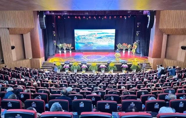 Quang cảnh lễ kỷ niệm 50 năm giải phóng Đà Lạt, Lâm Đồng