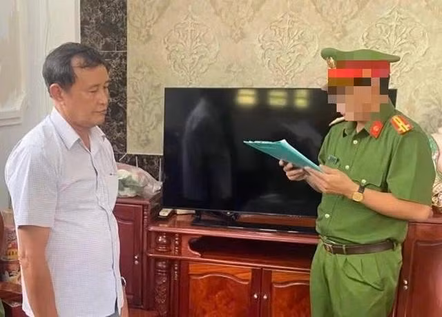 Cơ quan CSĐT tống đạt Quyết định khởi tố bị can đối với Huỳnh Thế Giới