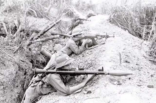 Bộ đội Sư đoàn 345 bám trụ trận địa, đánh trả quân Trung Quốc xâm lược thị xã Lào Cai, tháng 2.1979