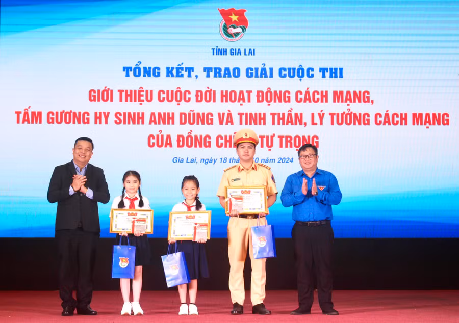 em-dang-tran-thao-nguyen-o-giua-truong-tieu-hoc-chu-van-an-tp-pleiku-nhan-giai-nhat-cuoc-thi-tim-hieu-ve-anh-hung-ly-tu-trong-do-tinh-doan-to-chuc.jpg