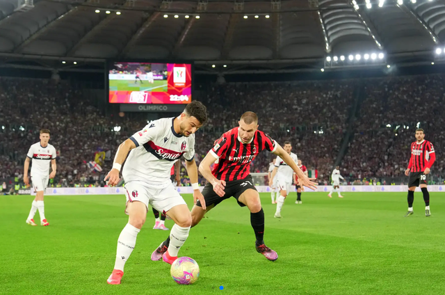 Bologna tranh chấp sòng phẳng với "ông lớn" AC Milan Bologna tranh chấp sòng phẳng với "ông lớn" AC Milan