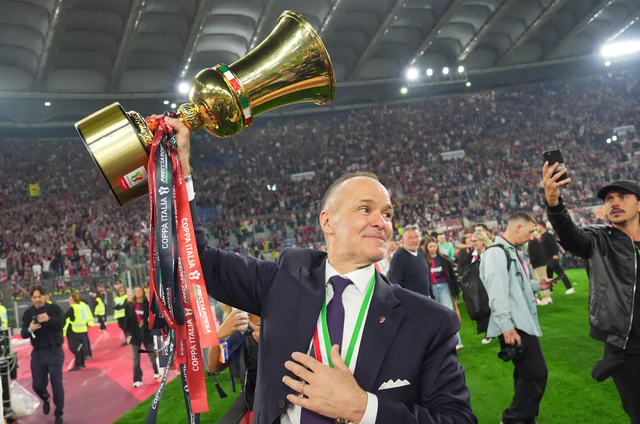 HLV Vincenzo Italiano và cúp vô địch HLV Vincenzo Italiano và cúp vô địch
