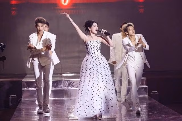 Nhờ sự ủng hộ lớn của người hâm mộ, Chi Pu được cộng tác với nhiều thương hiệu tại thị trường Trung Quốc