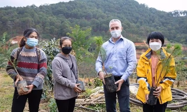 Niềm vui của chị Linh là lan tỏa được tình yêu với cây xanh tới mọi người và nhân rộng những khu vườn