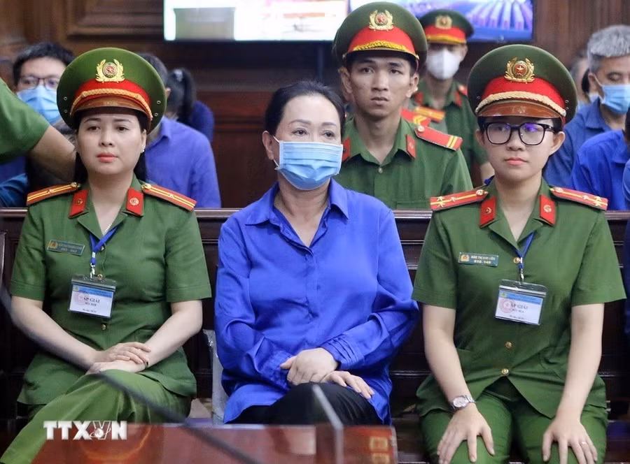 Bị cáo Trương Mỹ Lan tại phiên xét xử sơ thẩm vụ án Vạn Thịnh Phát giai đoạn 2, sáng 1/10/2024. (Ảnh: Thanh Vũ/TTXVN)