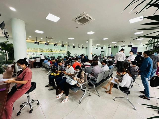 Người dân làm thủ tục đất đai tại Chi nhánh Văn phòng đăng ký đất đai TP.Thủ Đức (TP.HCM) Người dân làm thủ tục đất đai tại Chi nhánh Văn phòng đăng ký đất đai TP.Thủ Đức (TP.HCM)