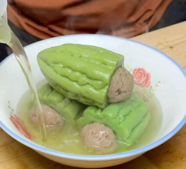 Canh khổ qua làm hoàn toàn bằng rau câu Canh khổ qua làm hoàn toàn bằng rau câu
