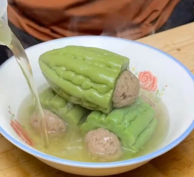 Canh khổ qua làm hoàn toàn bằng rau câu