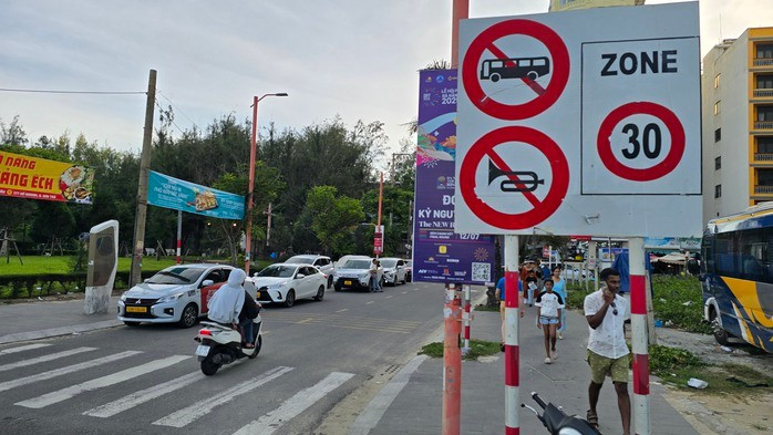 Các doanh nghiệp mong thành phố sớm lắp đặt các biển giới hạn tốc độ 30km/h để xe điện du lịch sớm được hoạt động trở lại Các doanh nghiệp mong thành phố sớm lắp đặt các biển giới hạn tốc độ 30km/h để xe điện du lịch sớm được hoạt động trở lại