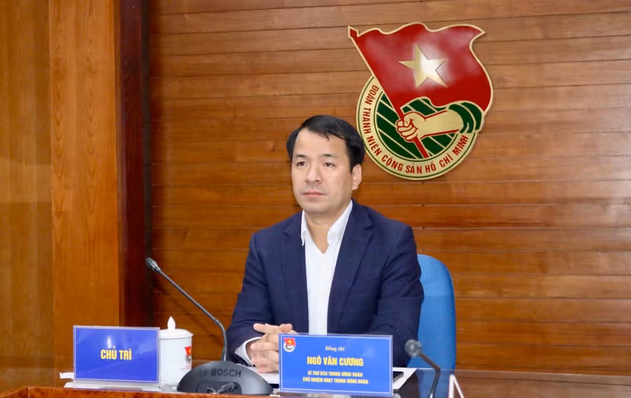 Anh Ngô Văn Cương - Bí thư T.Ư Đoàn, Chủ nhiệm Ủy ban kiểm tra T.Ư Đoàn, chủ trì hội nghị trực tuyến.