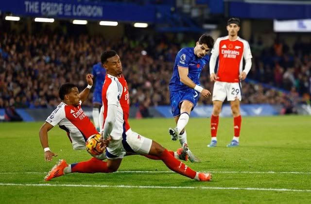 Pedro Neto san bằng cách biệt cho Chelsea chỉ sau ít phút