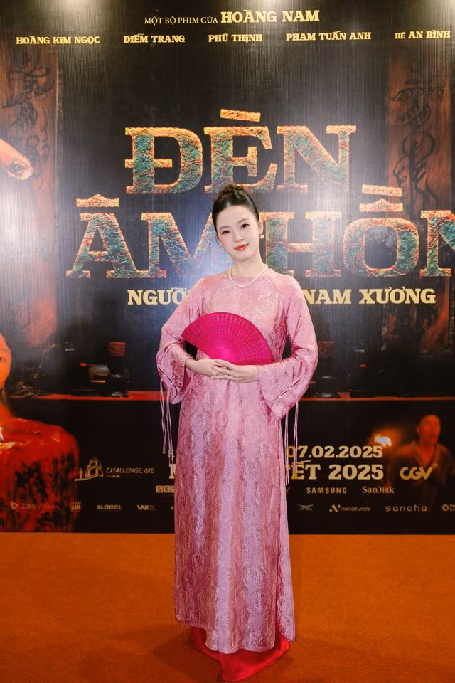 Midu trên thảm đỏ