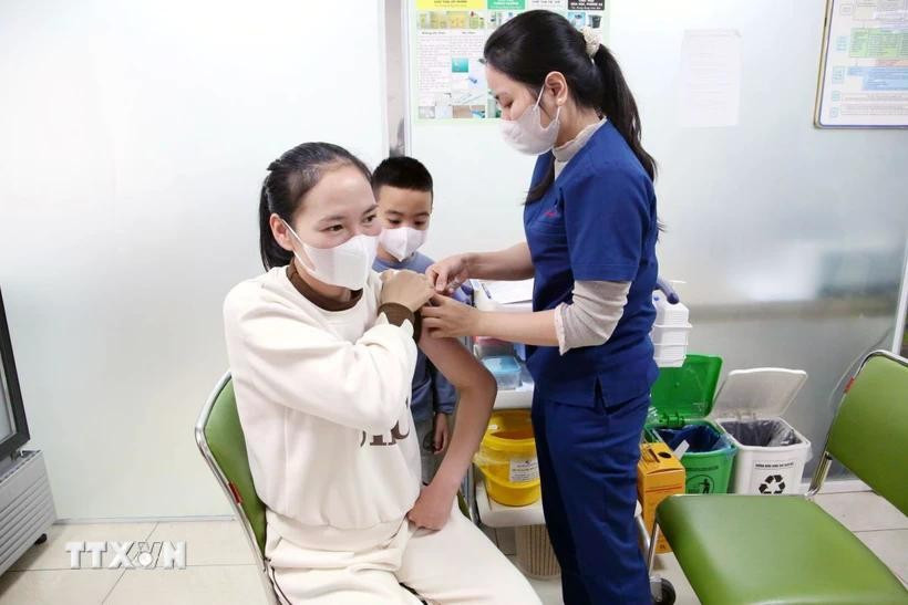 Người dân tiêm vaccine phòng ngừa bệnh cúm. (Ảnh minh họa. Tạ Toàn/TTXVN) Người dân tiêm vaccine phòng ngừa bệnh cúm. (Ảnh minh họa. Tạ Toàn/TTXVN)