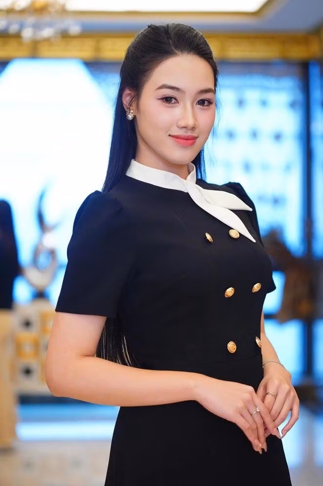 Ngô Thị Thanh Vân khoe nhan sắc tại buổi sơ khảo Hoa hậu Việt Nam 2024 khu vực phía bắc. Ở phần phỏng vấn, cô ấn tượng với NSND Tự Long nhờ cách nói chuyện tự tin, lưu loát