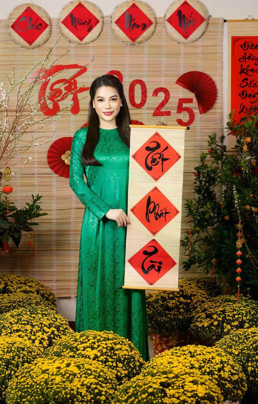 Trương Ngọc Ánh cũng không quên gửi lời chúc mừng năm mới đến tất cả mọi người. Cô chia sẻ: "Tết là dịp để chúng ta nhìn lại một năm đã qua, cùng nhau đón chào năm mới với nhiều hy vọng và niềm vui. Chúc mọi người một năm mới an khang, thịnh vượng và hạnh phúc bên gia đình và những người thân yêu". Ảnh: NVCC