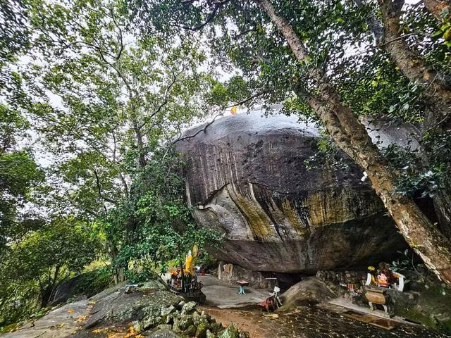 Chùa Hang ở thôn Hội Khánh, xã Mỹ Hòa, H.Phù Mỹ