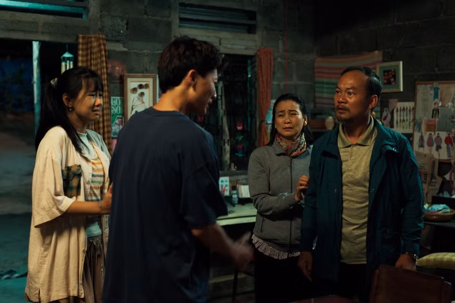 Lật mặt 8: Vòng tay nắng tiếp tục do Lý Hải đạo diễn, biên kịch.