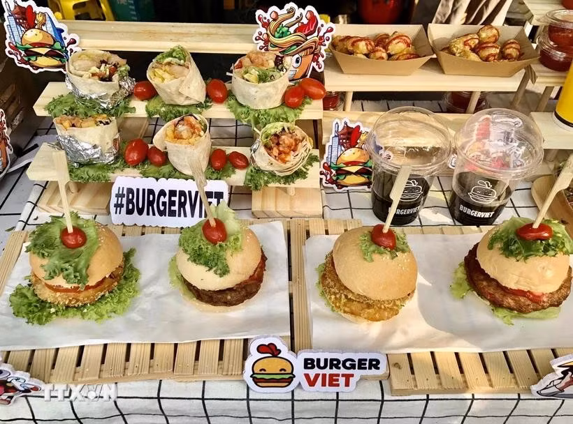 Sản phẩm bánh mì được chế biến phong phú nguyên liệu trưng bày tại Lễ hội. (Ảnh: Mỹ Phương/TTXVN)